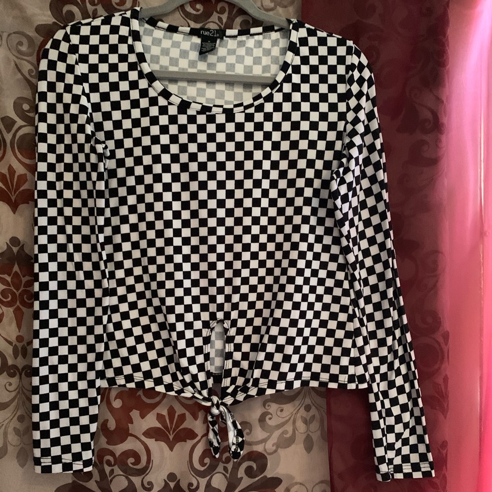 A checkered long sleeve , nice soft Texture ✨